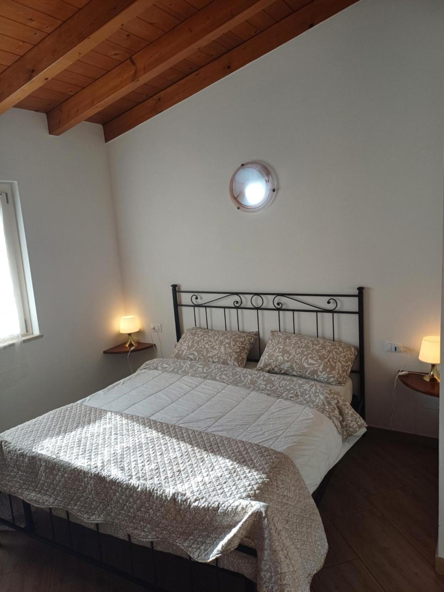 Cascina Legnago Trilocale A 6 Chilometri Da Salo' Lägenhet Villanuova sul clisi Exteriör bild